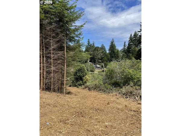 777 Lombard ST, North Bend, OR 97459