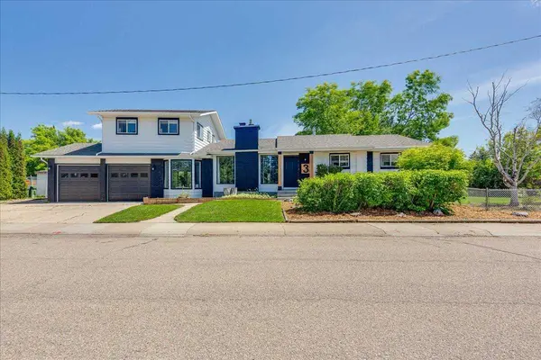 3 Armstrong Close, Red Deer, AB T4R 1C6