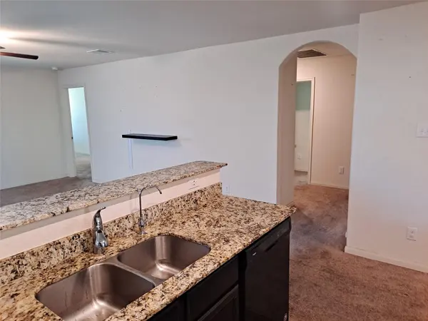 685 Yearwood LN, Jarrell, TX 76537