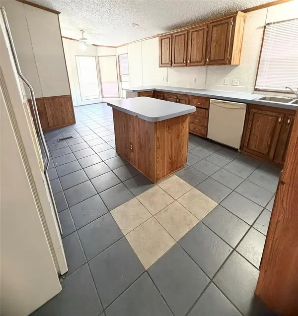 81 Roots RD, Martindale, TX 78655