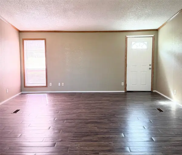81 Roots RD, Martindale, TX 78655
