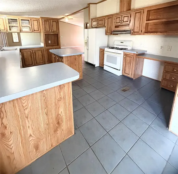 81 Roots RD, Martindale, TX 78655