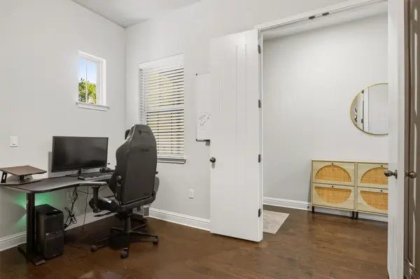 7122 Cut Plains TRL #17, Austin, TX 78726