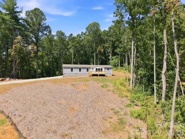 93 Foxcroft LN, Flat Rock, NC 28792
