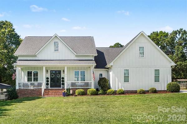 372 Linwood RD, Mooresville, NC 28115