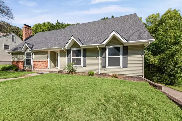 5506 NW Verlin DR, Parkville, MO 64152