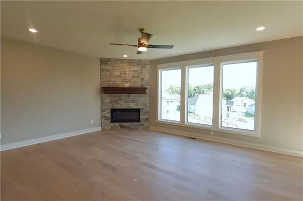12755 N Champanel WAY, Platte City, MO 64079