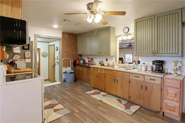 5005 Anderson RD, Coffeyville, KS 67337