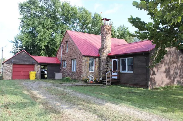 4493 Arkansas RD, Pomona, KS 66076