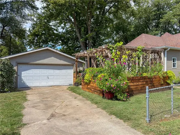 1001 W 10th ST, Sedalia, MO 65301