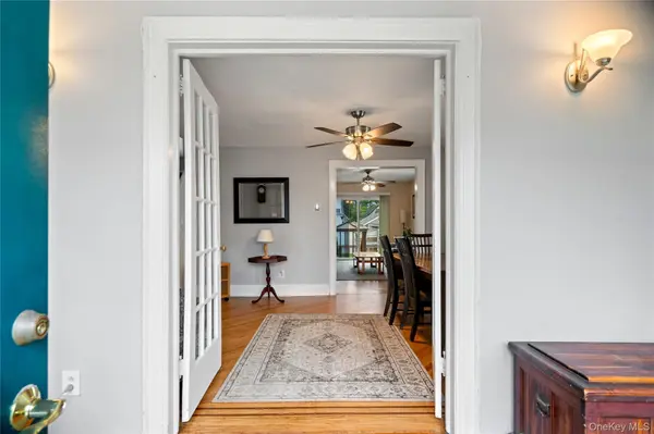 14 Filbert ST, Valley Stream, NY 11581