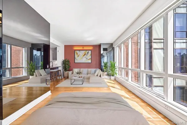 350 W 42nd ST #19I, New York (manhattan), NY 10036