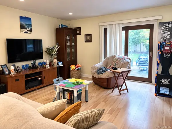 263 N 3rd AVE, Bay Shore, NY 11706