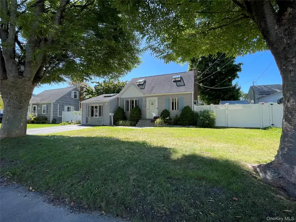 361 S Clinton AVE, Lindenhurst, NY 11757
