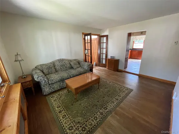 361 S Clinton AVE, Lindenhurst, NY 11757