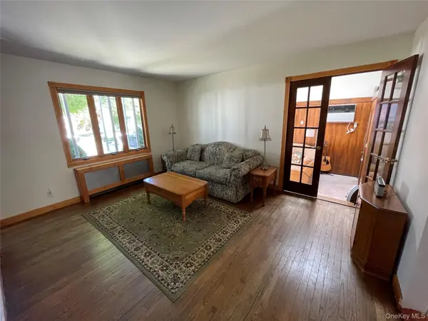 361 S Clinton AVE, Lindenhurst, NY 11757