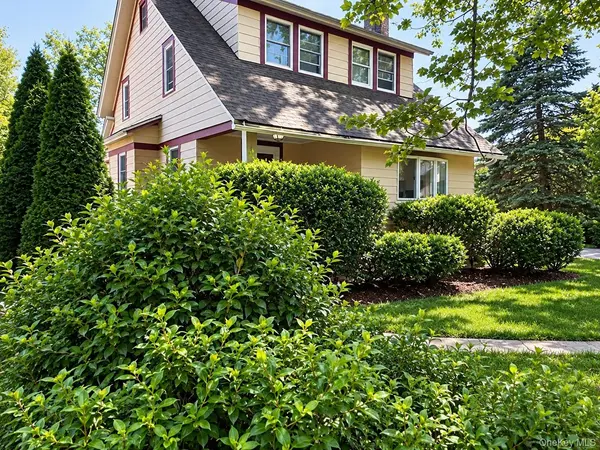 42 Sammis ST, Huntington, NY 11743