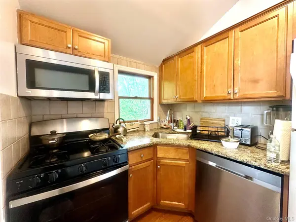 12401 7th AVE, College Point, NY 11356
