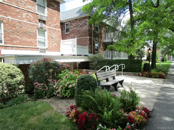 40 Daley PL #127, Lynbrook, NY 11563