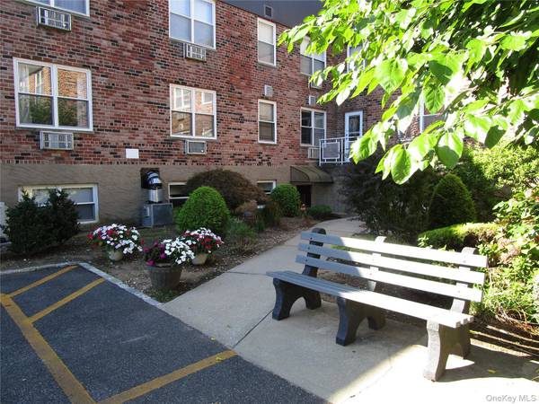 40 Daley PL #127, Lynbrook, NY 11563