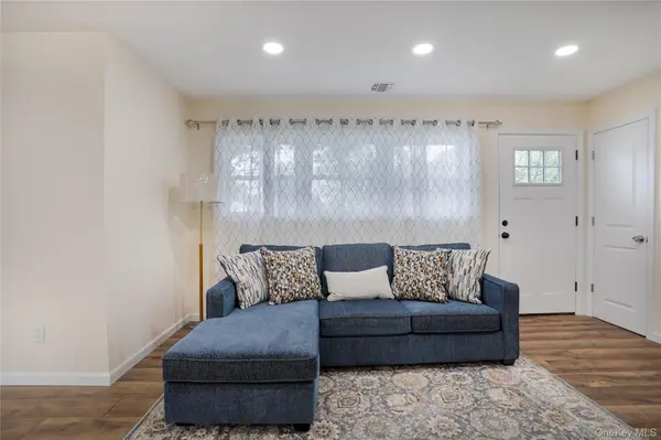 3323 Great Neck RD, Amityville, NY 11701