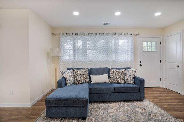 3323 Great Neck RD, Amityville, NY 11701
