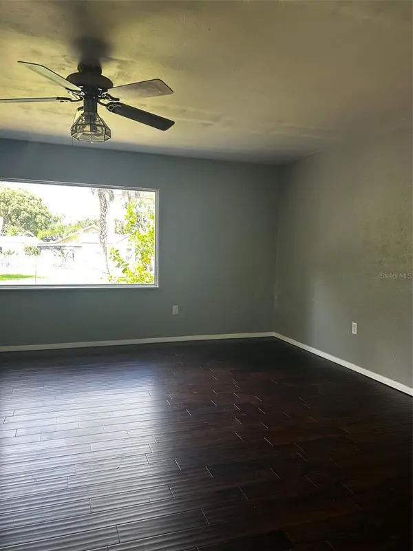 1030 E 4TH AVE, Mount Dora, FL 32757