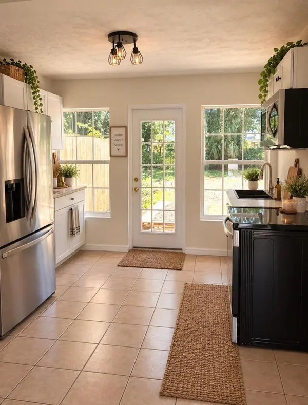 2747 EASTLAND RD, Mount Dora, FL 32757