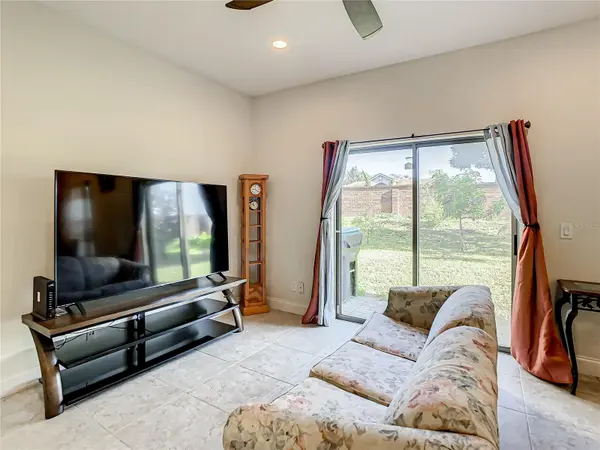 8735 ISLA BELLA DR, Orlando, FL 32818