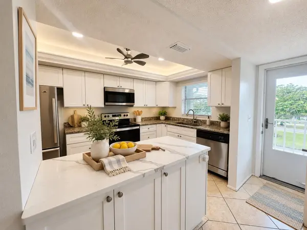 3981 MACEACHEN BLVD #330, Sarasota, FL 34233