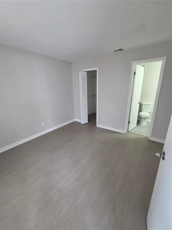 4704 WALDEN CIR #32, Orlando, FL 32811