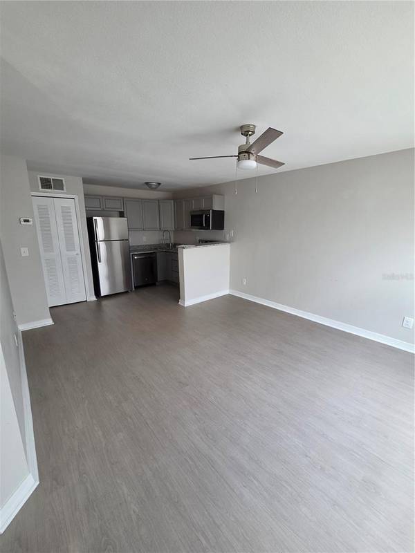 4704 WALDEN CIR #32, Orlando, FL 32811