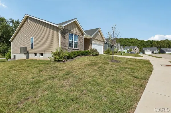 777 Creek View DR, Fenton, MO 63026