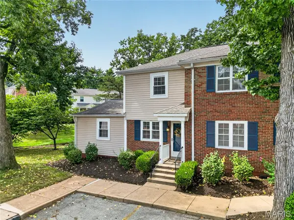 9186 Wrenwood LN, Brentwood, MO 63144