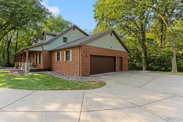 408 Rosa LN, Freeburg, IL 62243