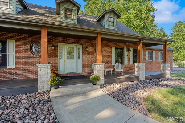 408 Rosa LN, Freeburg, IL 62243