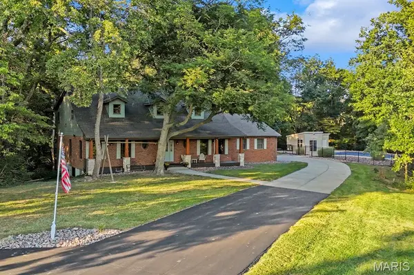 408 Rosa LN, Freeburg, IL 62243