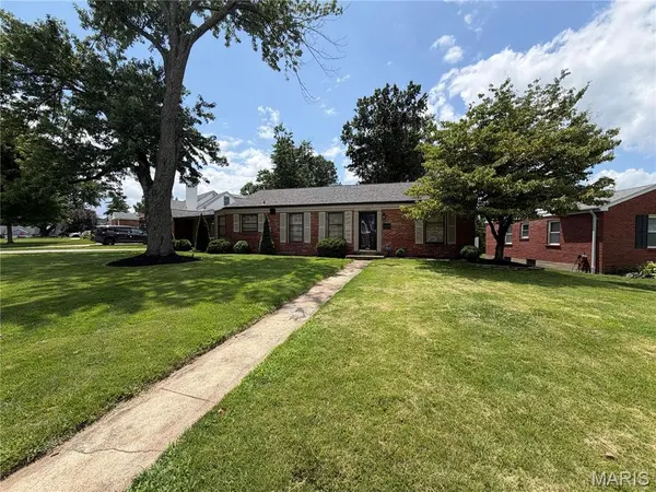 9360 Parkside DR, Brentwood, MO 63144