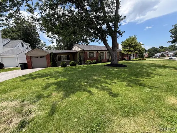 9360 Parkside DR, Brentwood, MO 63144