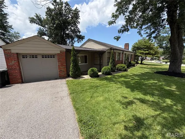 9360 Parkside DR, Brentwood, MO 63144