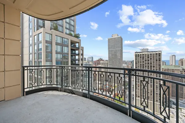 10 E Delaware PL #29E, Chicago, IL 60611