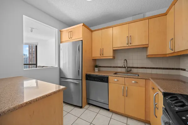 33 W Delaware PL #20G, Chicago, IL 60610