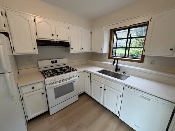 131 Newberry AVE #1S, Libertyville, IL 60048