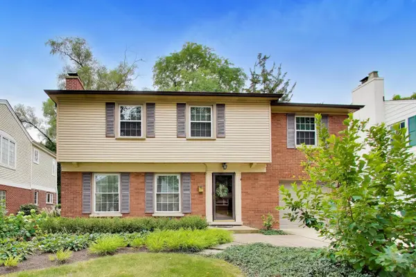 412 S Banbury RD, Arlington Heights, IL 60005