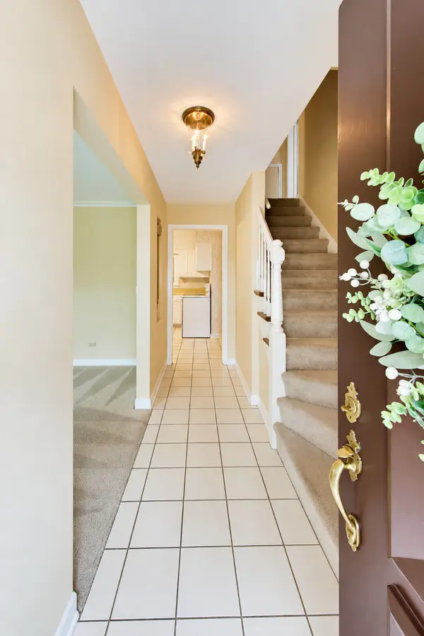 412 S Banbury RD, Arlington Heights, IL 60005