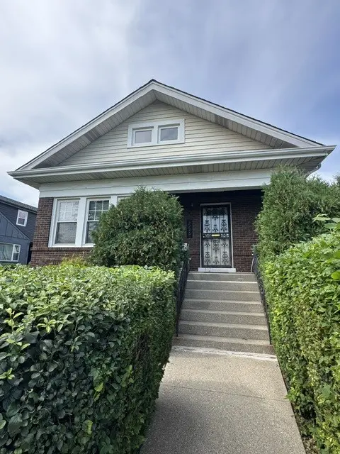 2726 Clarence AVE, Berwyn, IL 60402