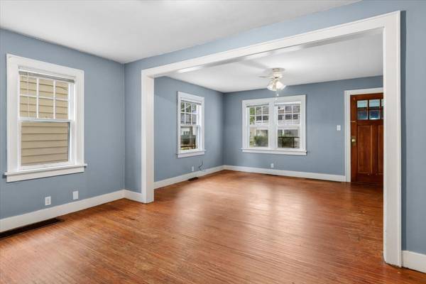 832 N 11th ST, Dekalb, IL 60115