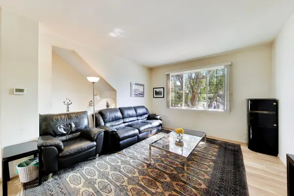 1022 Savoy CT, Elk Grove Village, IL 60007