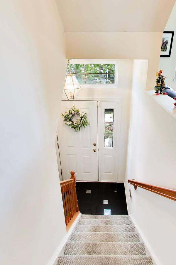 1022 Savoy CT, Elk Grove Village, IL 60007