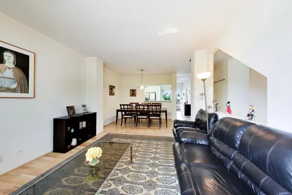 1022 Savoy CT, Elk Grove Village, IL 60007